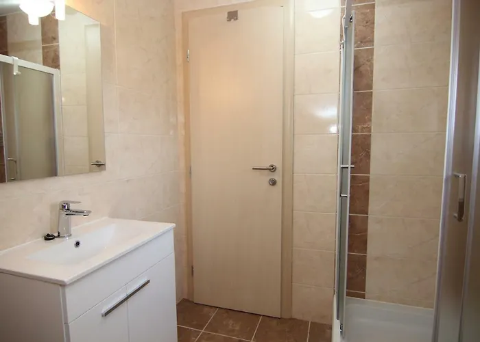 Apartment Family House Damir *