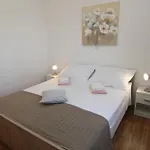 Family House Damir פג
