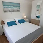 Family House Damir דירה