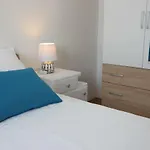 Family House Damir דירה