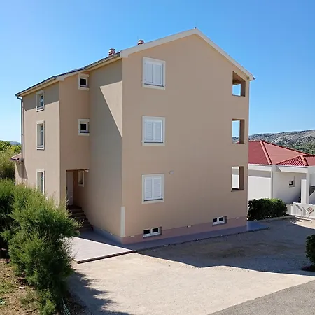 Διαμέρισμα Family House Damir