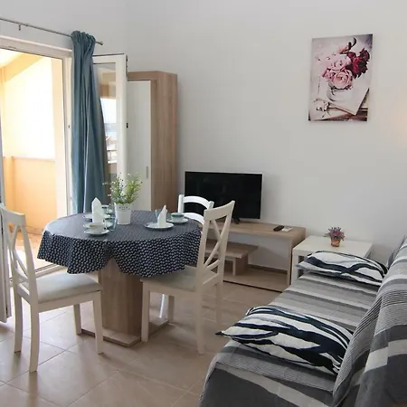 Διαμέρισμα Family House Damir Pag Town