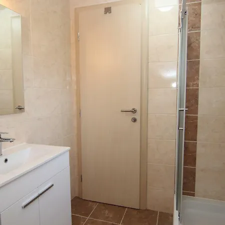 Διαμέρισμα Family House Damir *